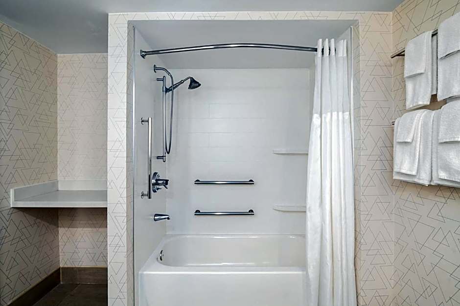 Holiday Inn Express Hotel & Suites Bentonville By IHG