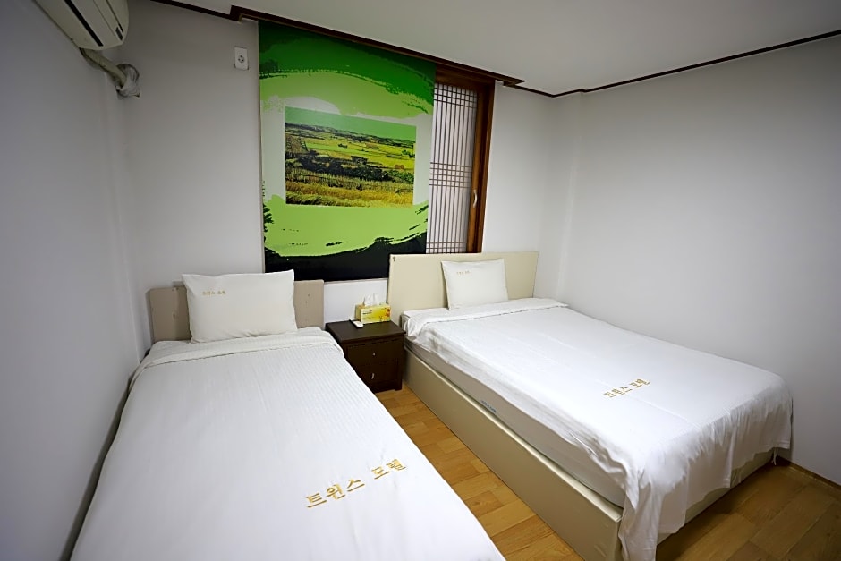 Twins Hotel