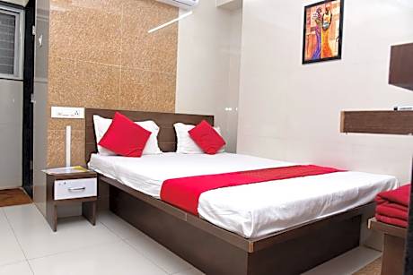 Nivant Lodge, Solapur