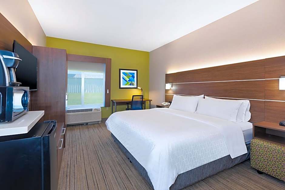 Holiday Inn Express and Suites Three Rivers By IHG