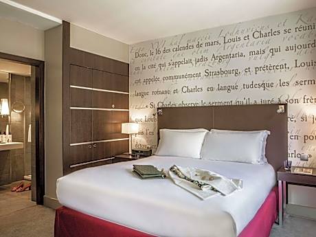 Junior King Suite with Lounge Area