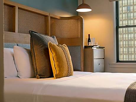 Classic Queen Room with Cityview