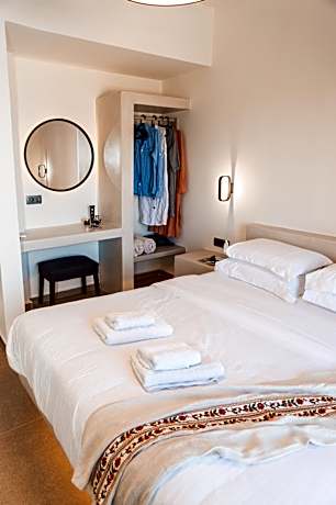 Deluxe Suite with Panoramic Sea View and Outdoor Hot Tub