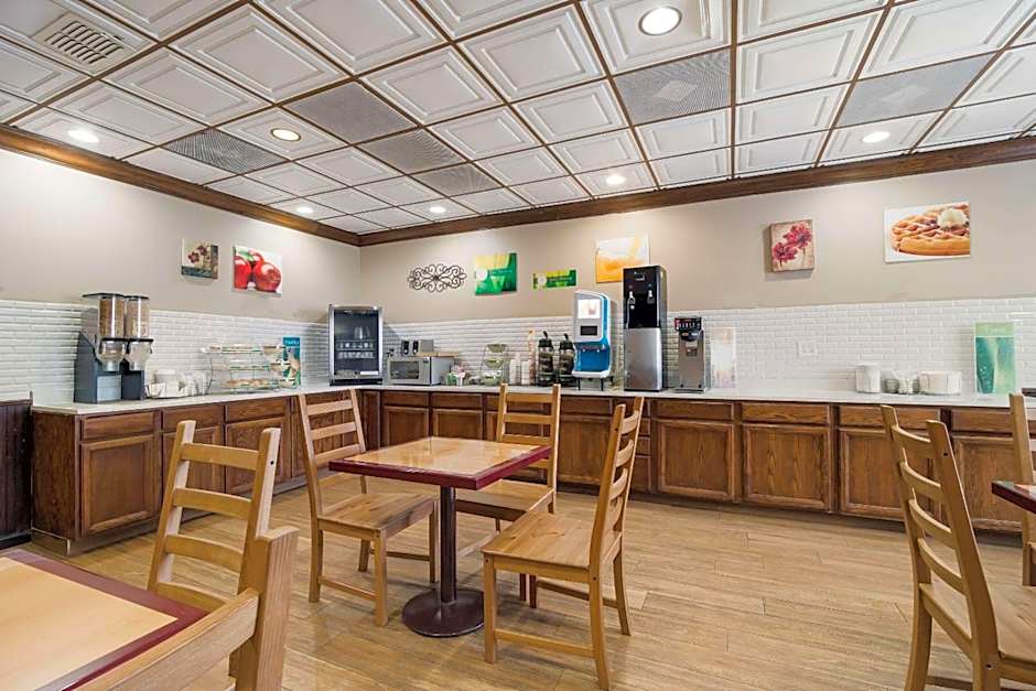 Quality Inn & Suites Conference Center Statesboro Historic District