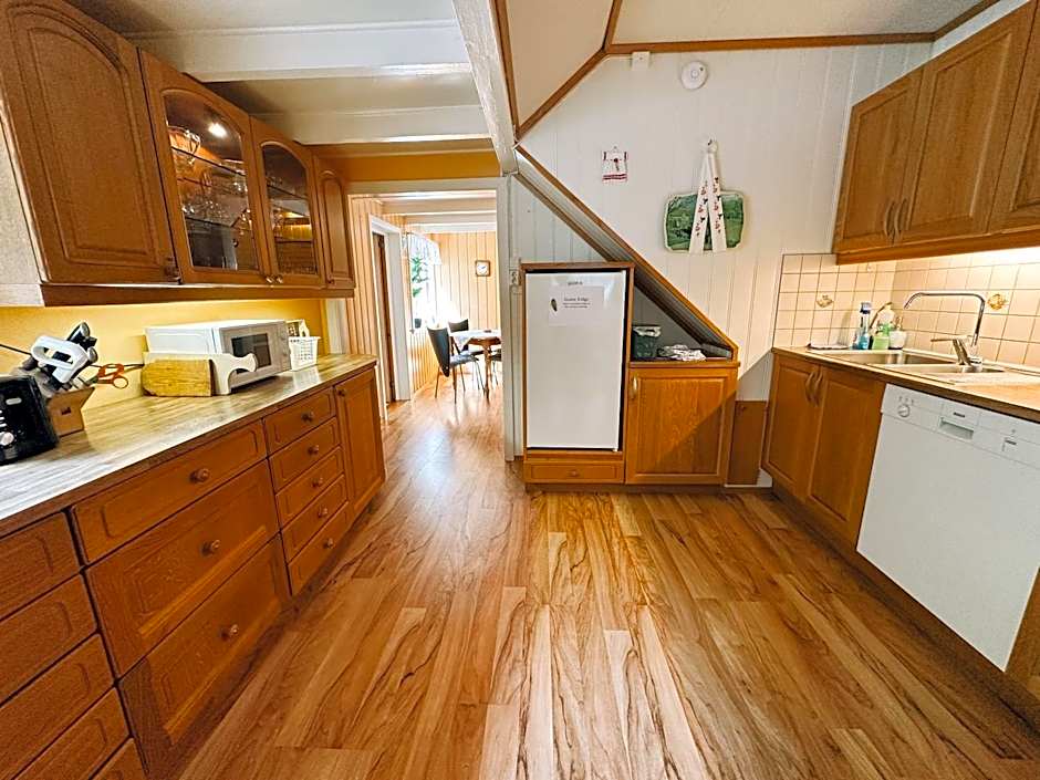 Svingen Guesthouse - Panoramic Fjord Views in Flåm