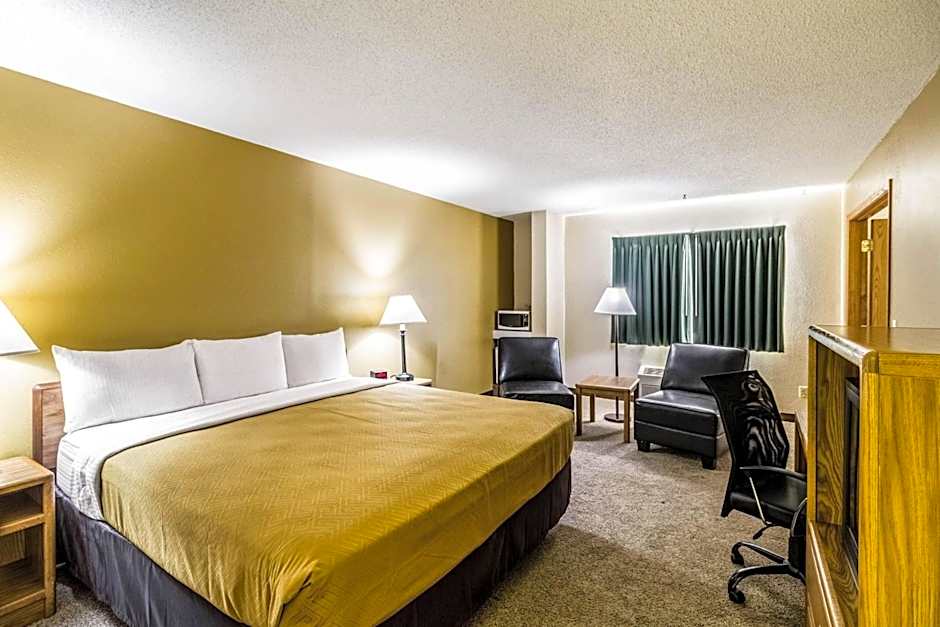 Photo 1 of 7 of 2 Queen Beds Suite