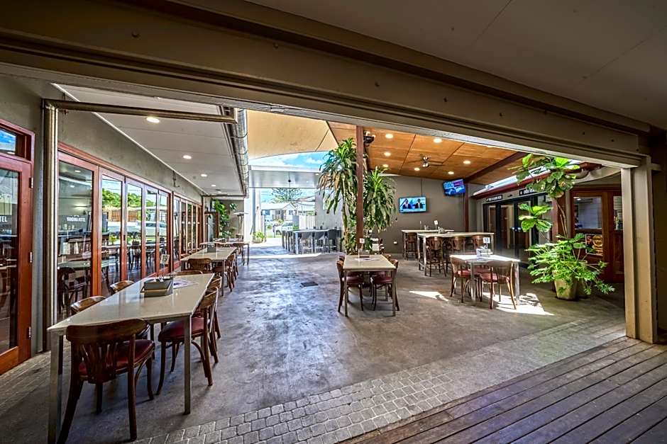 Yandina Hotel