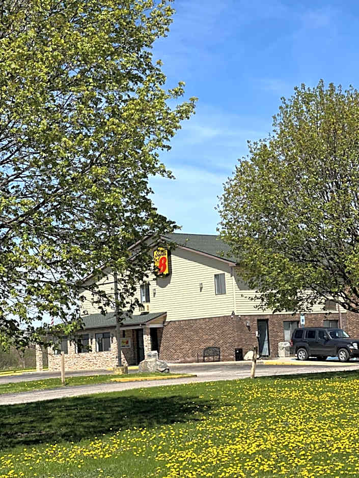 Super 8 by Wyndham Imlay City
