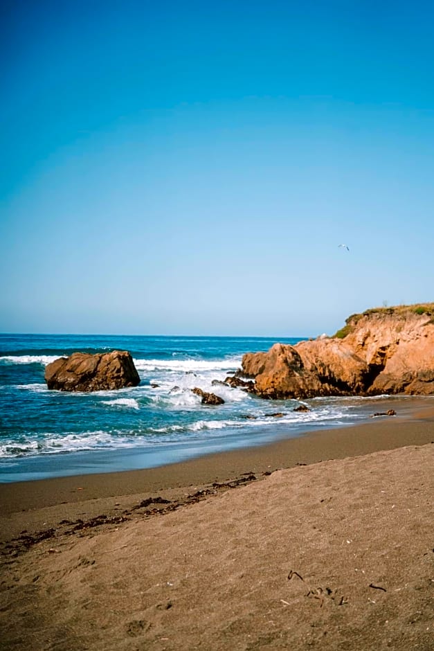 Cambria Landing Inn and Suites
