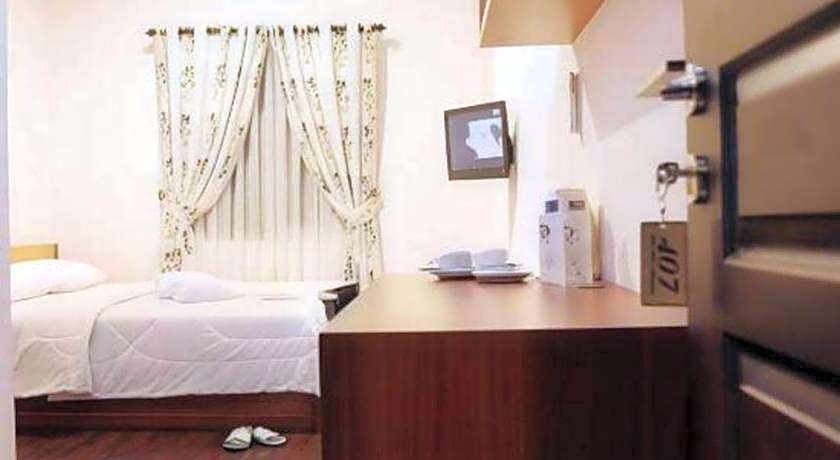 Lotus Bandung Hotel, Cafe, And Meeting Place