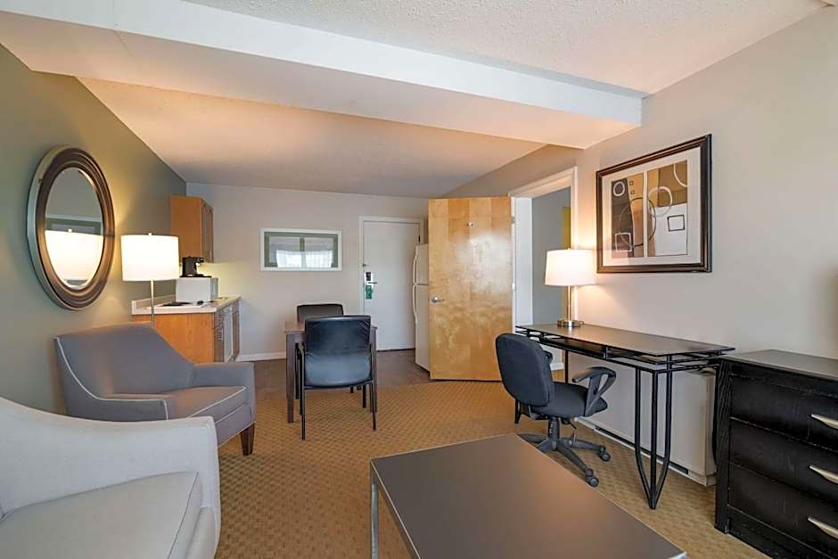 Quality Inn & Suites Auburn I-95