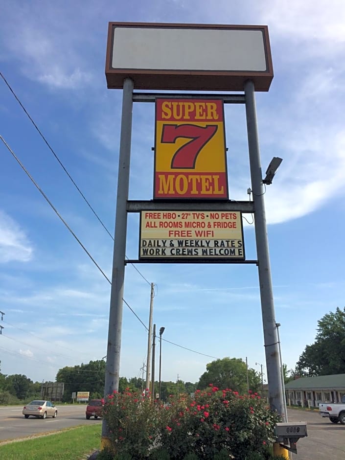 Super 7 Motel