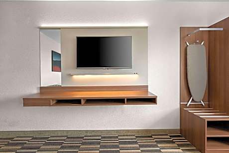 Queen Room with Bath Tub - Mobility/Hearing Accessible - Non-Smoking