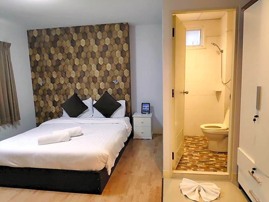 Tim Place - BTS Phra Khanong