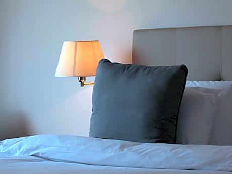 Deluxe - King Bed
