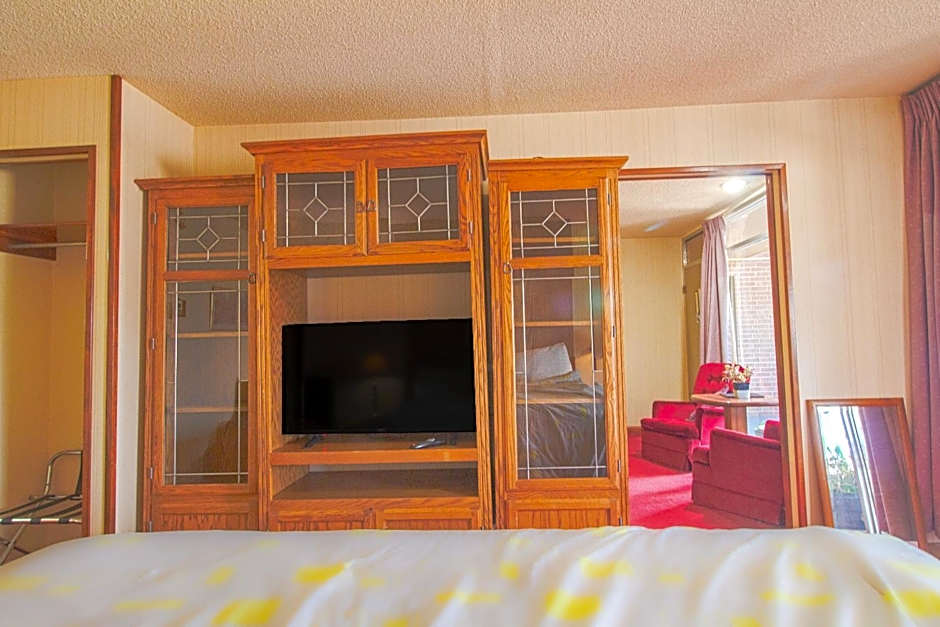 HomeTown Inn By OYO - Liberal, KS