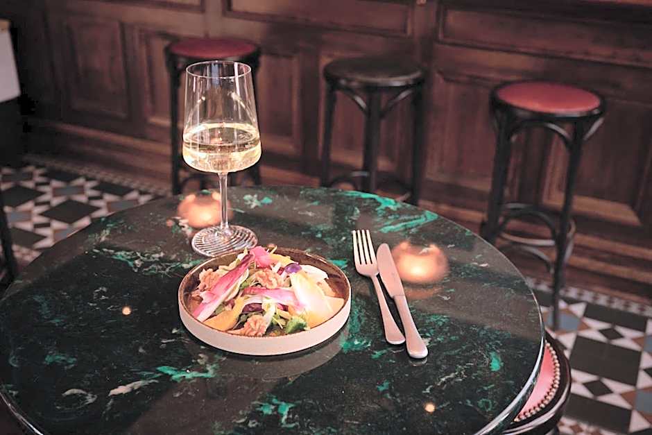 THE KNIGHT OF NOTTINGHILL