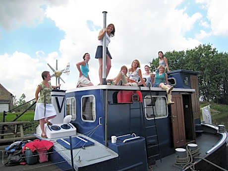 Spacious Boat with Scenic Views