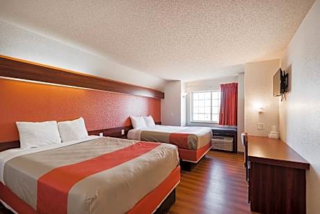 2 Queen Beds |ADA/RI Shower/Non-Smoking