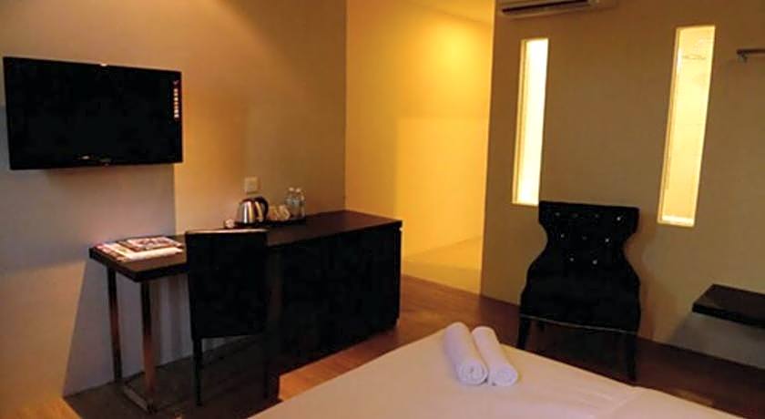 Hotel Austin Paradise