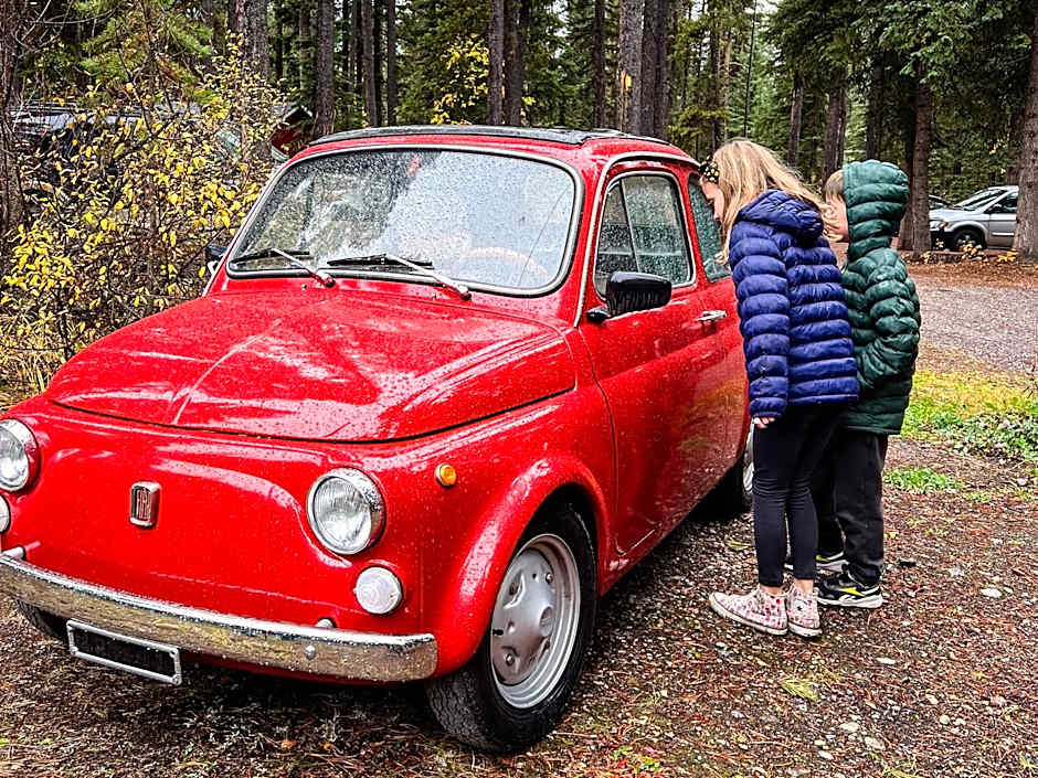 Johnston Canyon Lodge & Bungalows