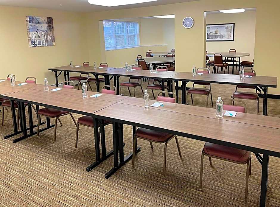 Smart Suites, an Ascend Collection Hotel