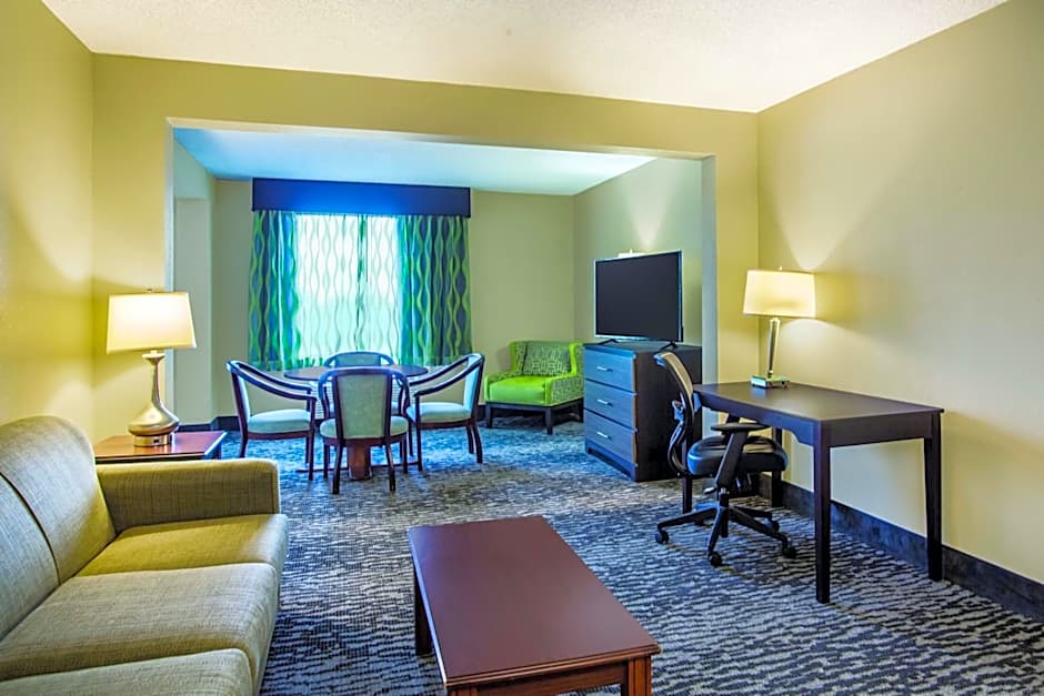 La Quinta Inn & Suites by Wyndham Clearwater South