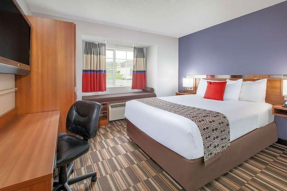 Microtel Inn & Suites by Wyndham Pittsburgh Airport
