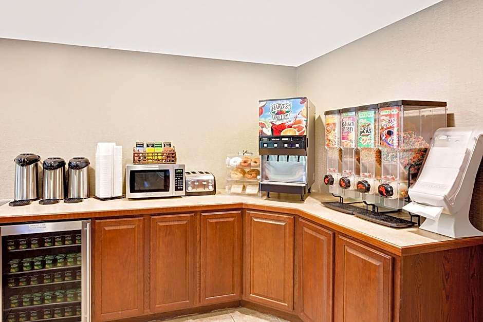 Super 8 by Wyndham Traverse City