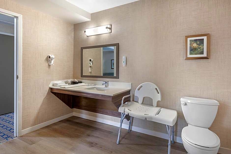 Quality Suites Whitby