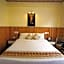 Hotel Hill Queen