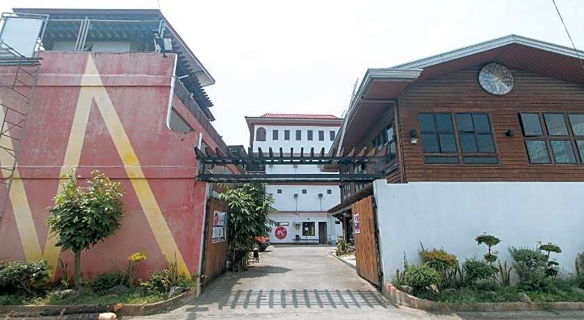 RedDoorz @ Joel's Apartelle