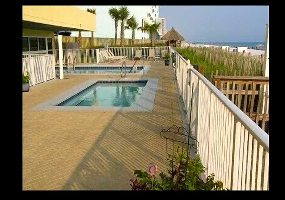 Beautiful Beachfront Views - The Retreat at Emerald Isle