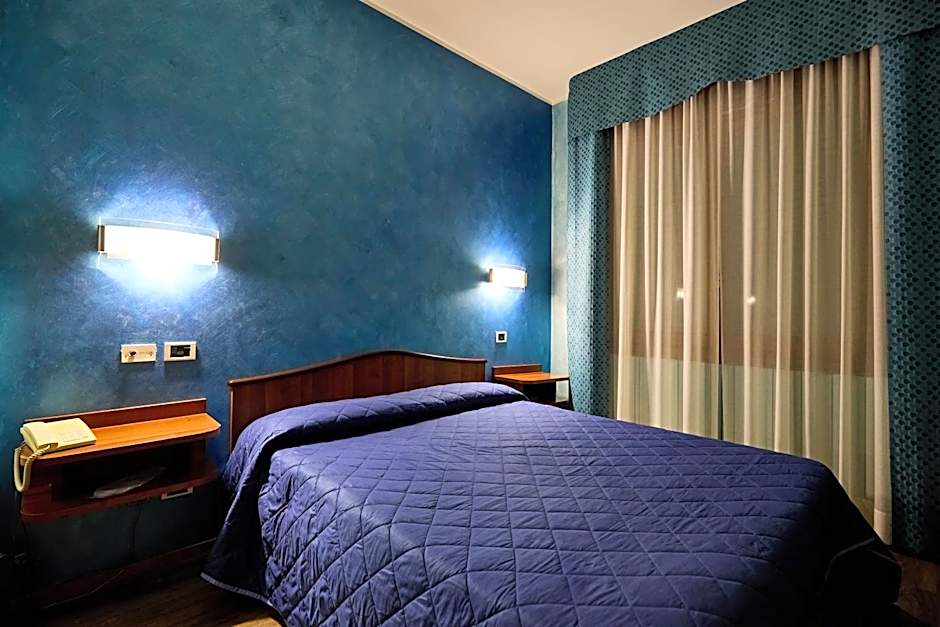HOTEL PARADISO