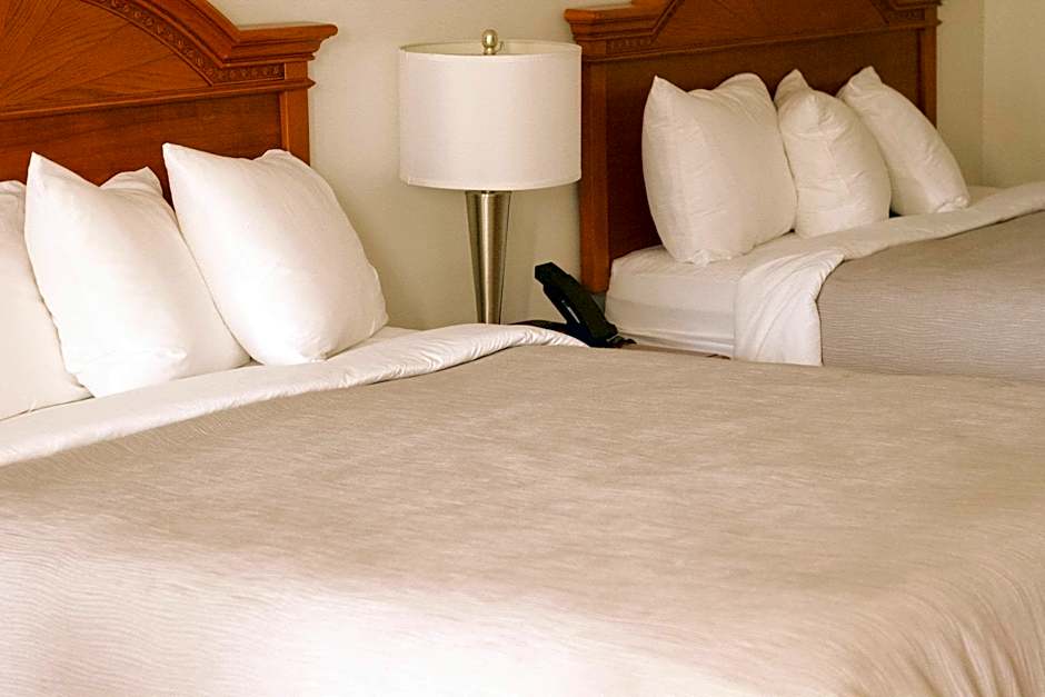 Photo 1 of 7 of 2 Queen Beds
