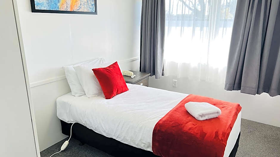 18th Avenue Thermal Motel