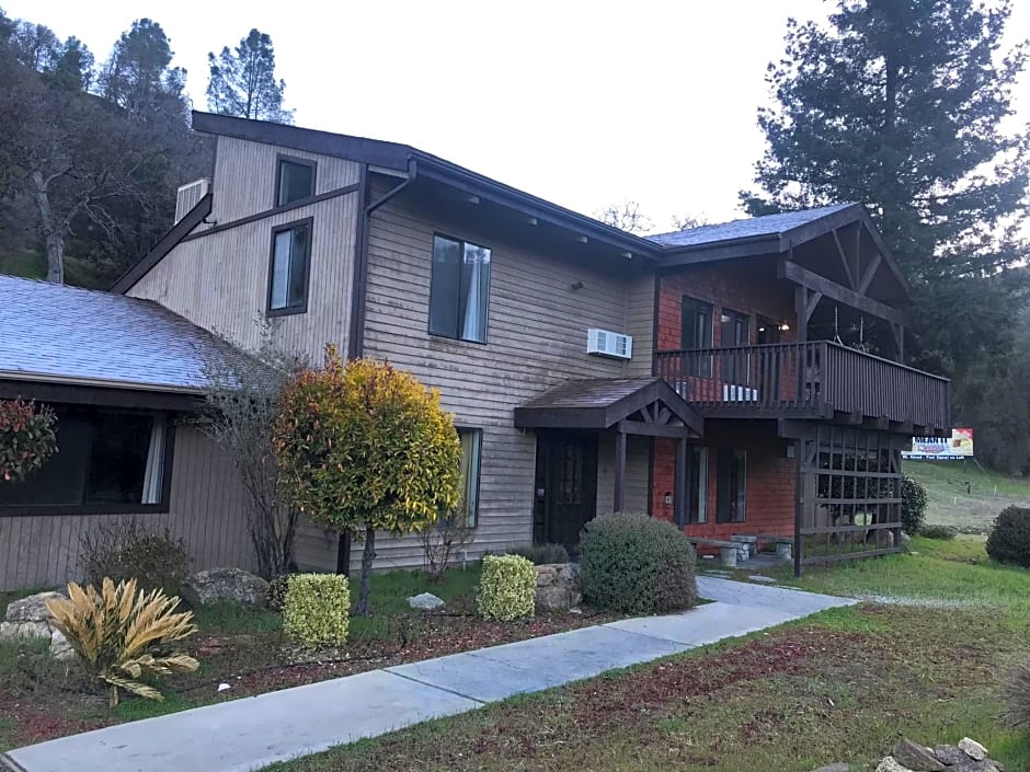 Mountain Trail Lodge and Vacation Rentals