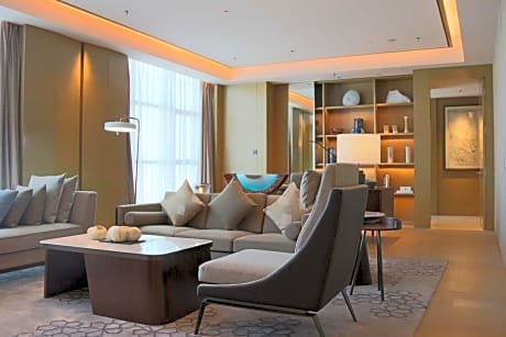 Club lounge access, Presidential Suite, 1 King, High floor