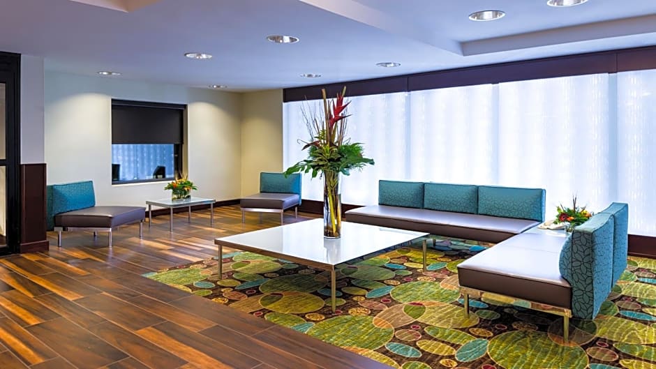 Holiday Inn Hotel & Suites Warren by IHG
