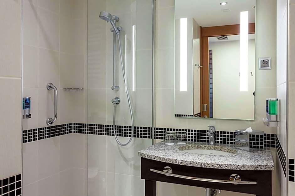 Hampton By Hilton Warsaw Airport