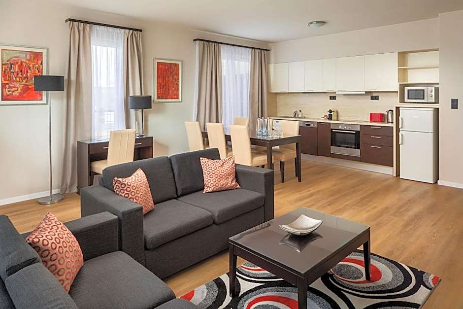 Escala Hotel & Suites