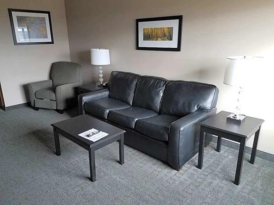 Okoboji Inn & Suites