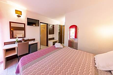 Family Room (2 Adults + 2 Children) with Terrace - heated swimming pool - free parking