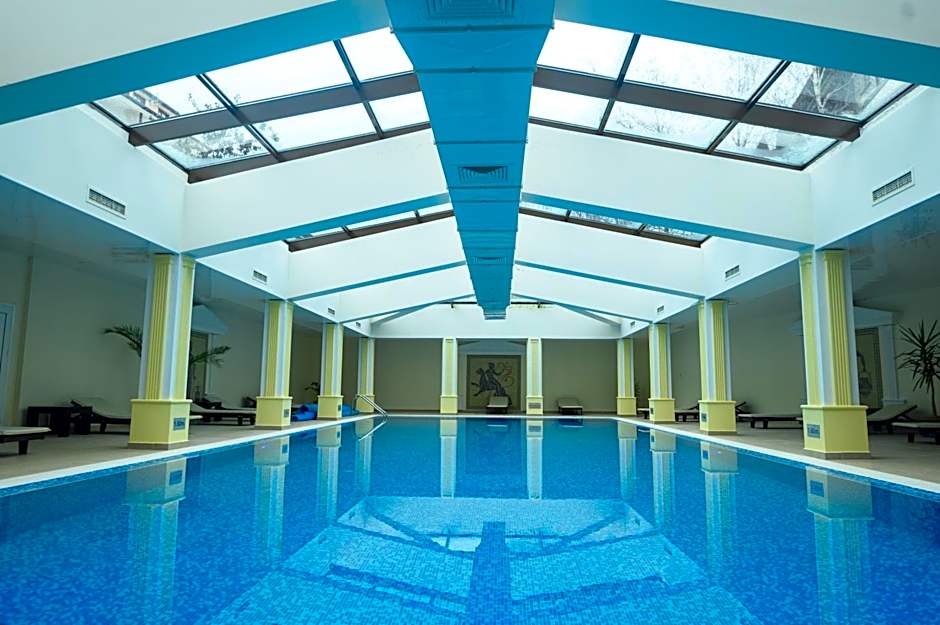 Parklands Hotel & Pool