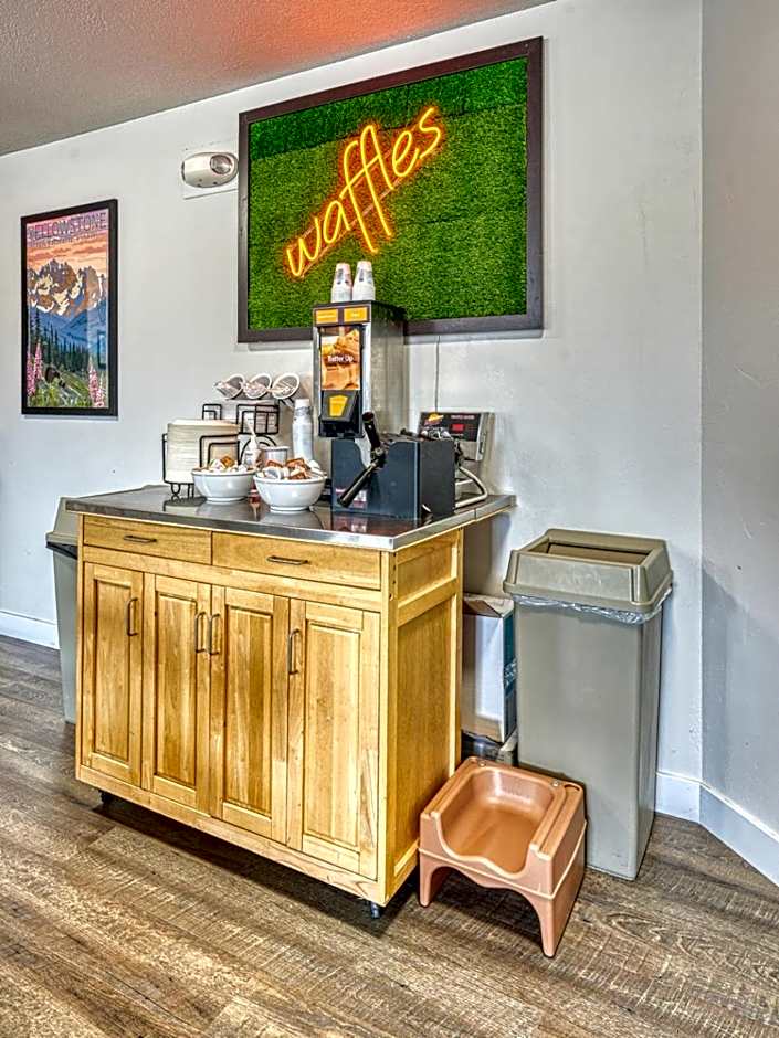 Yellowstone River Inn & Suites