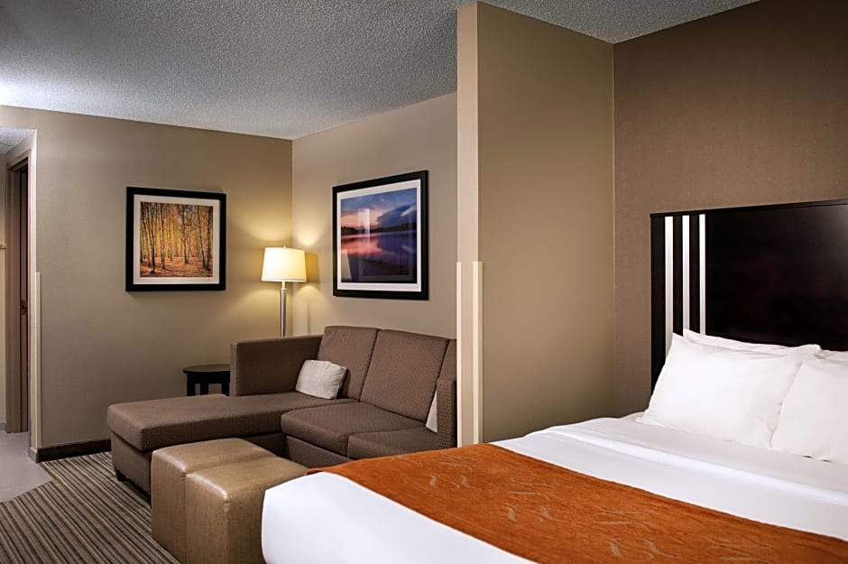 Holiday Inn Express & Suites Hayward, an IHG Hotel