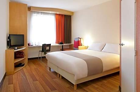 Room with 1 double bed