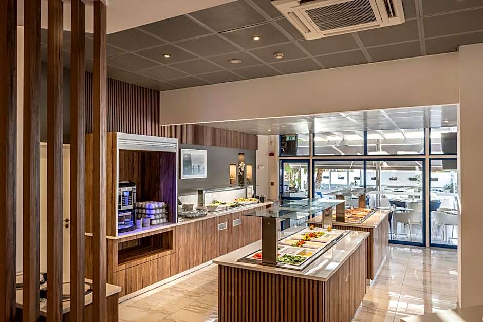 Lantiana Gardens ApartHotel