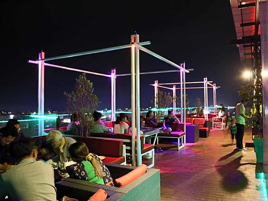 Yeak Loam Hotel