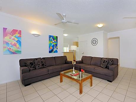 Three-Bedroom Apartment with Spa Bath